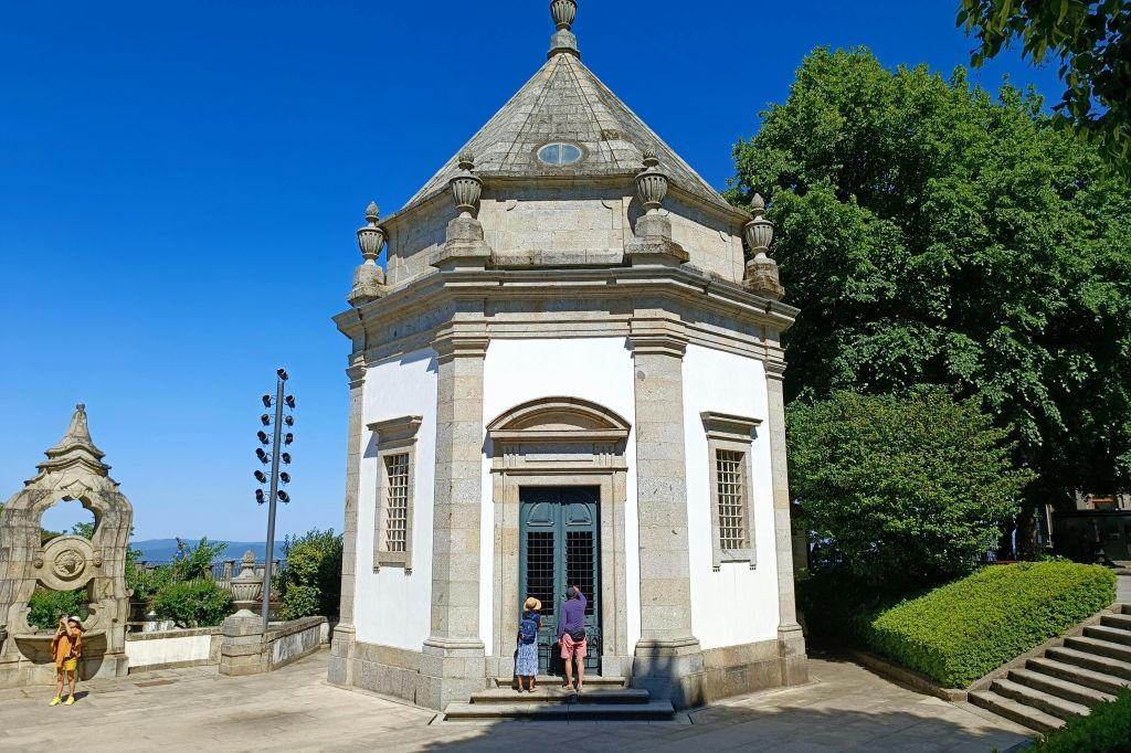 Braga and Guimarães: Day Tour from Porto