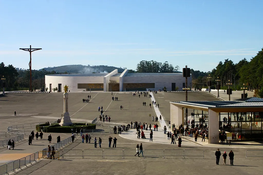 Fátima, Óbidos & Nazaré: Day Trip in a Small Group from Lisbon