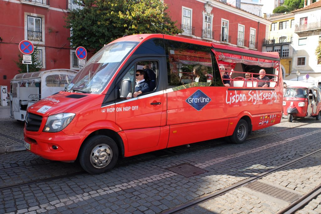 Gray Line: Lisbon & Cascais Hop-on Hop-off Bus & Boat Tour