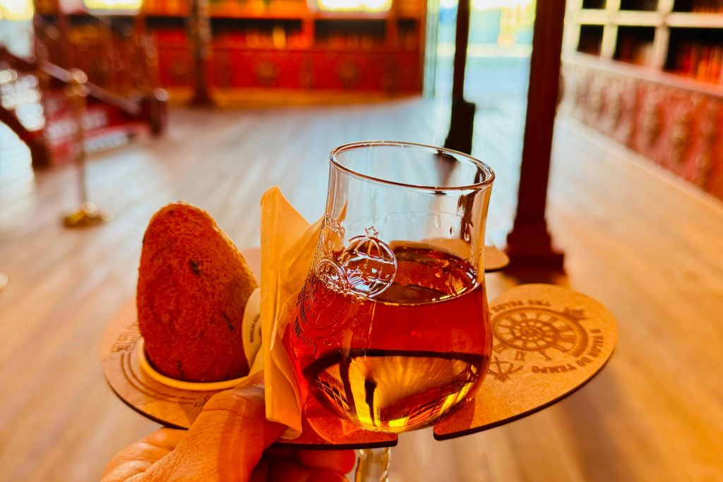 Porto and Gaia: Walking Tour of Douro's Two Riversides