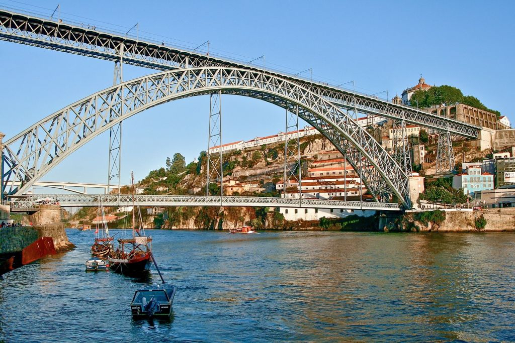 Porto and Gaia: Walking Tour of Douro's Two Riversides