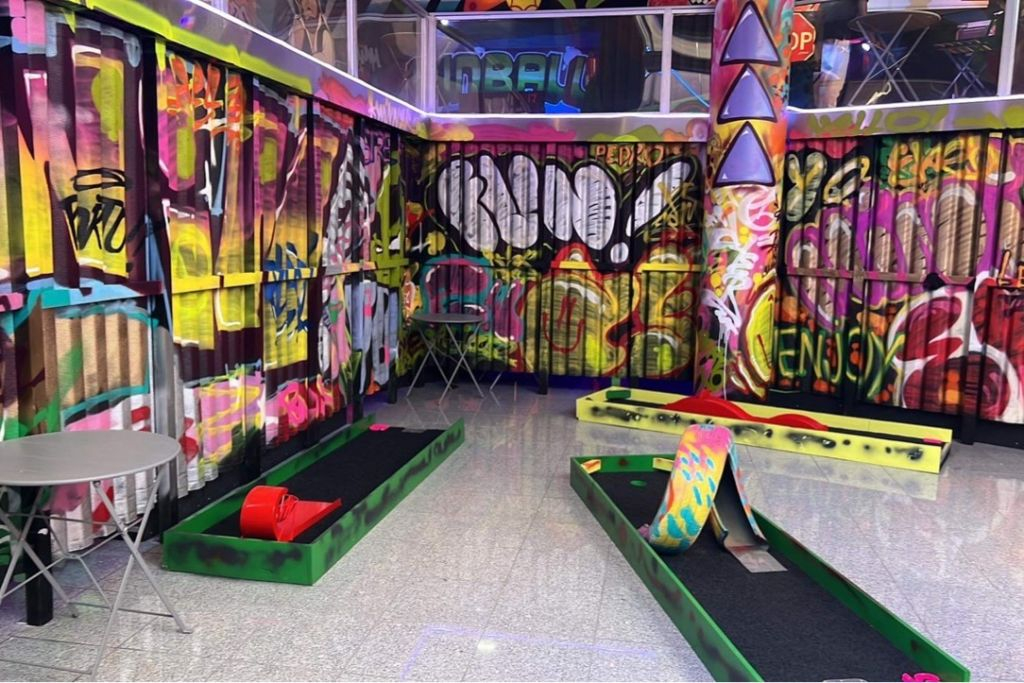 Indoor Minigolf Experience Porto