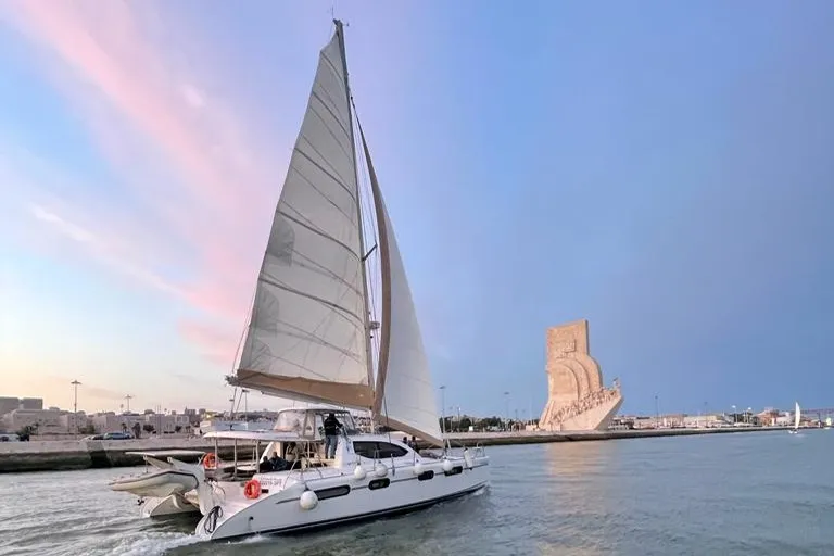 Lisbon: Sunset Catamaran Tour