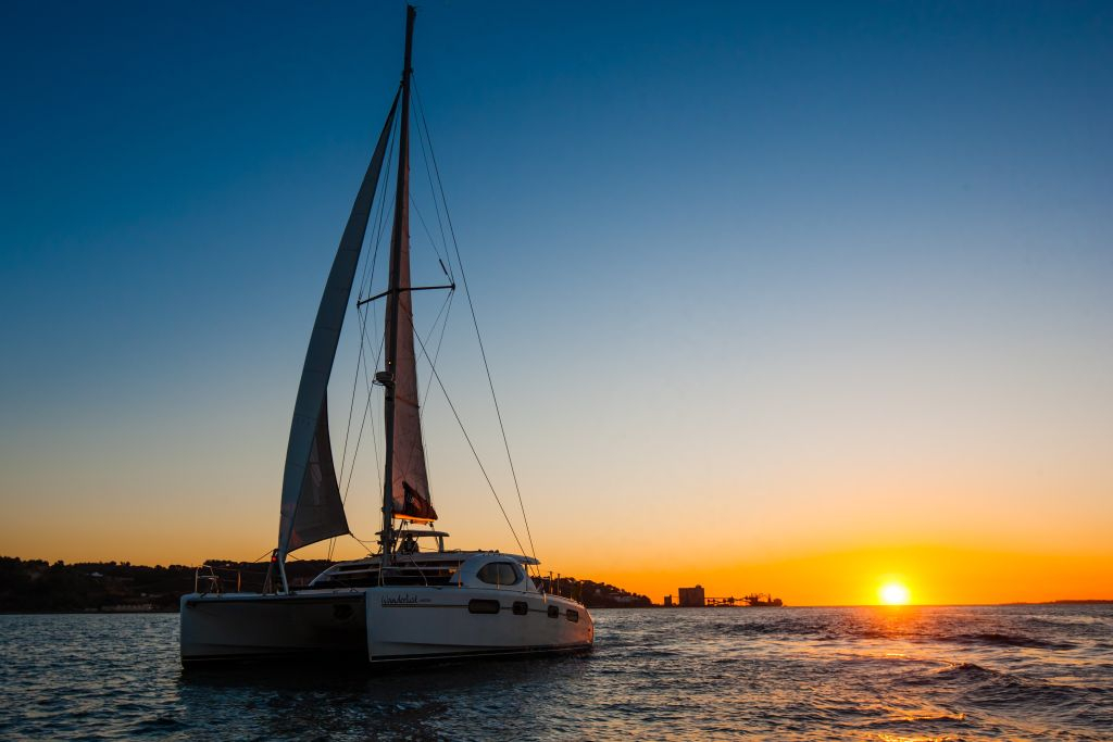 Lisbon: Sunset Catamaran Tour