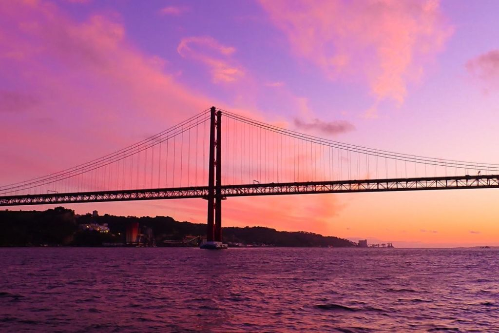 Lisbon: Sunset Catamaran Tour