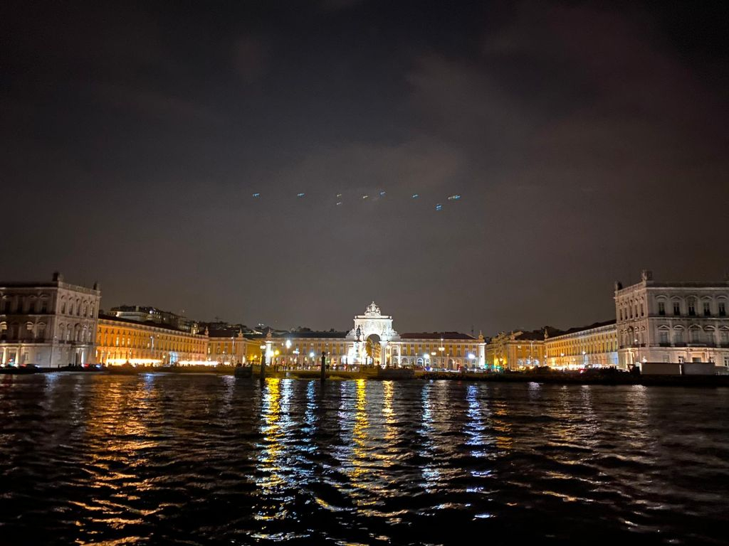 Lisbon: 2-Hour Night Sailing Tour from Belém