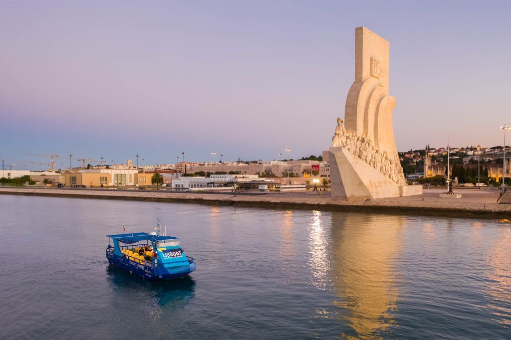 Gray Line: Belem, Oriente & Cascais Hop On Hop Off + Boat