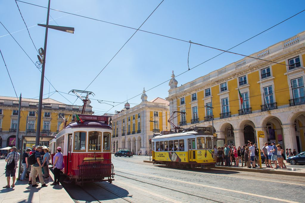 Hills Tramcar & Fado in Chiado