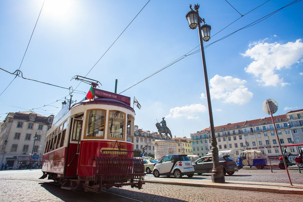 Hills Tramcar & Fado in Chiado