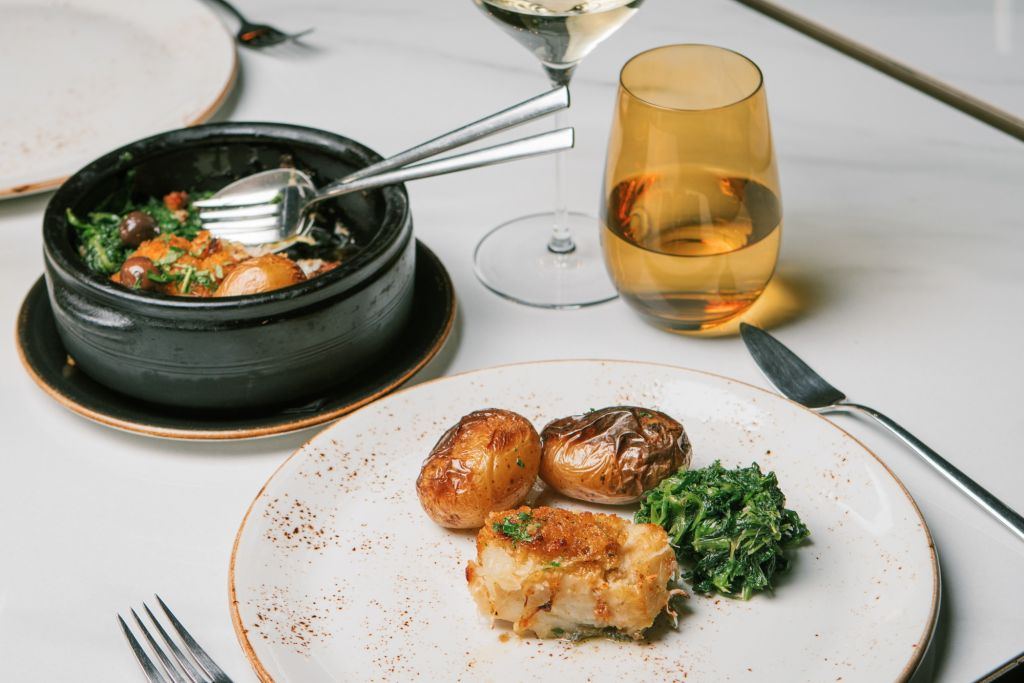 The Best of Porto:  Live Fado Show, Port Wine and Porto Dinner