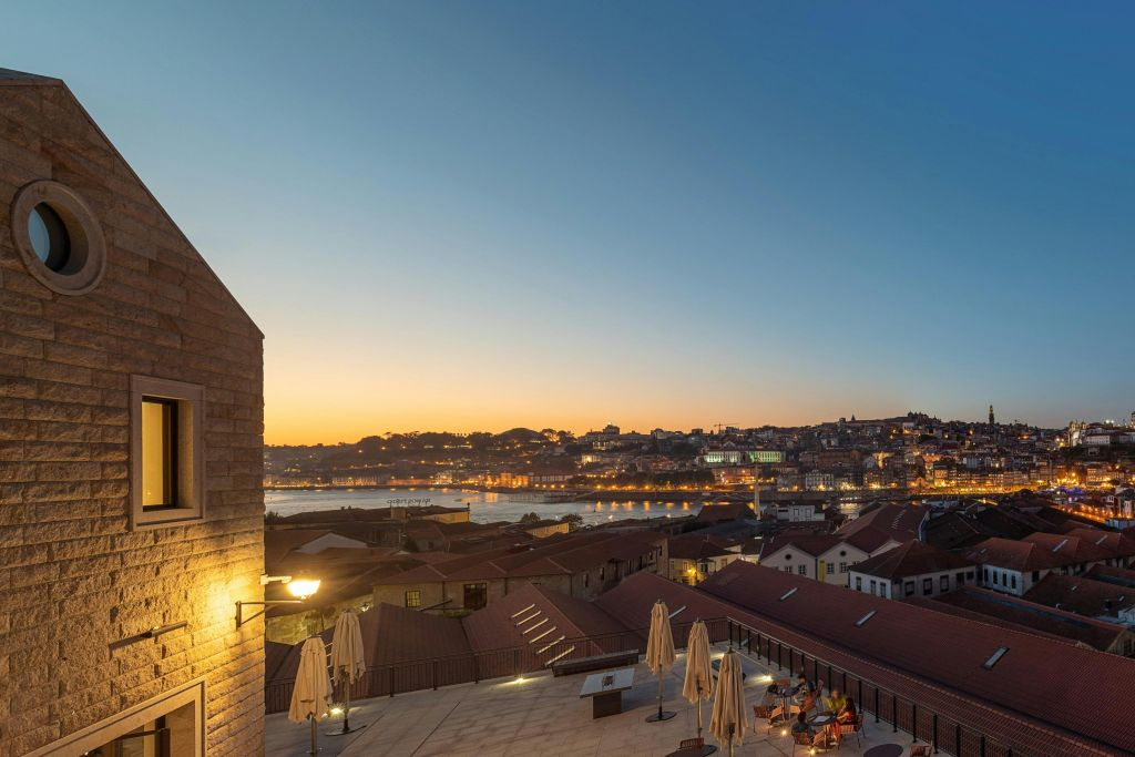 The Best of Porto:  Live Fado Show, Port Wine and Porto Dinner