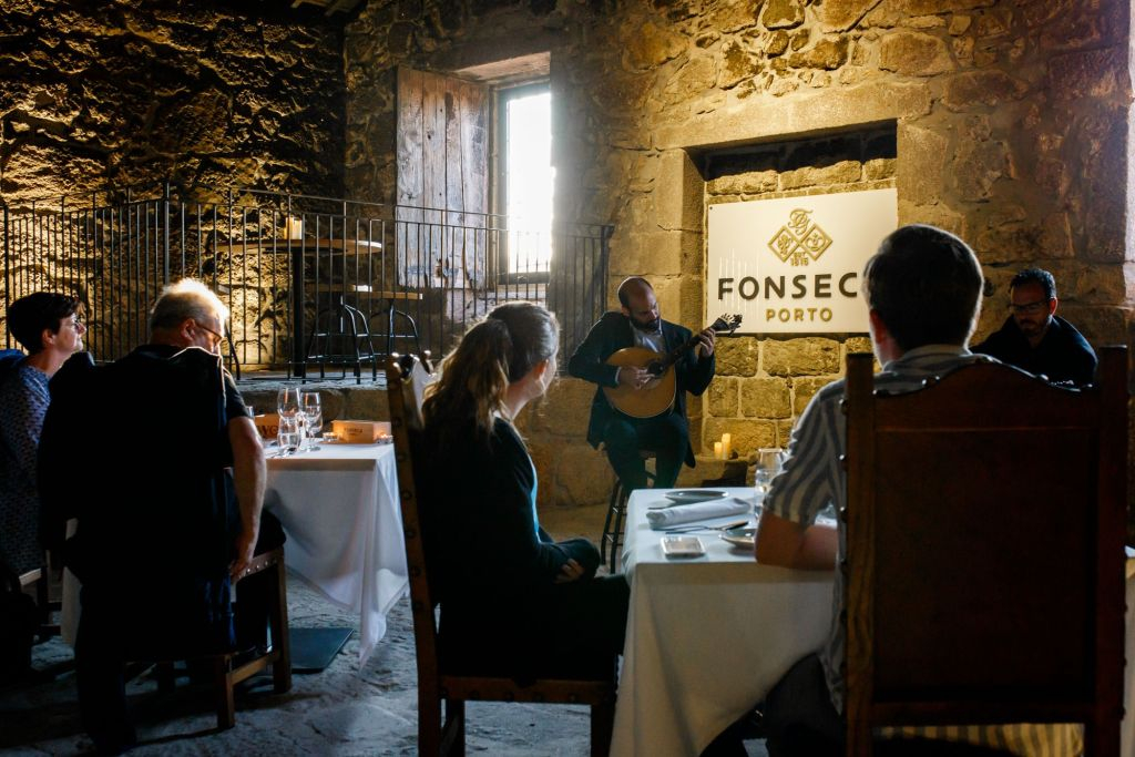 Cave à vin de Porto Fonesca : Visite guidée et dégustation + dîner + spectacle de fado