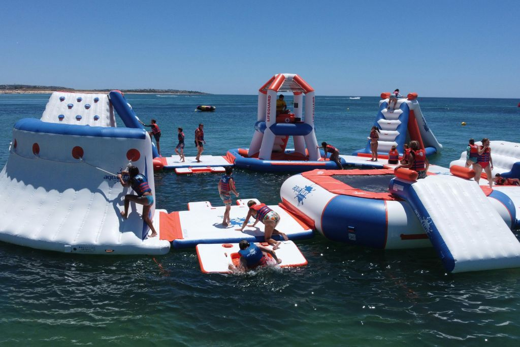 Armação de Pêra: Inflatable Waterpark Entry Ticket