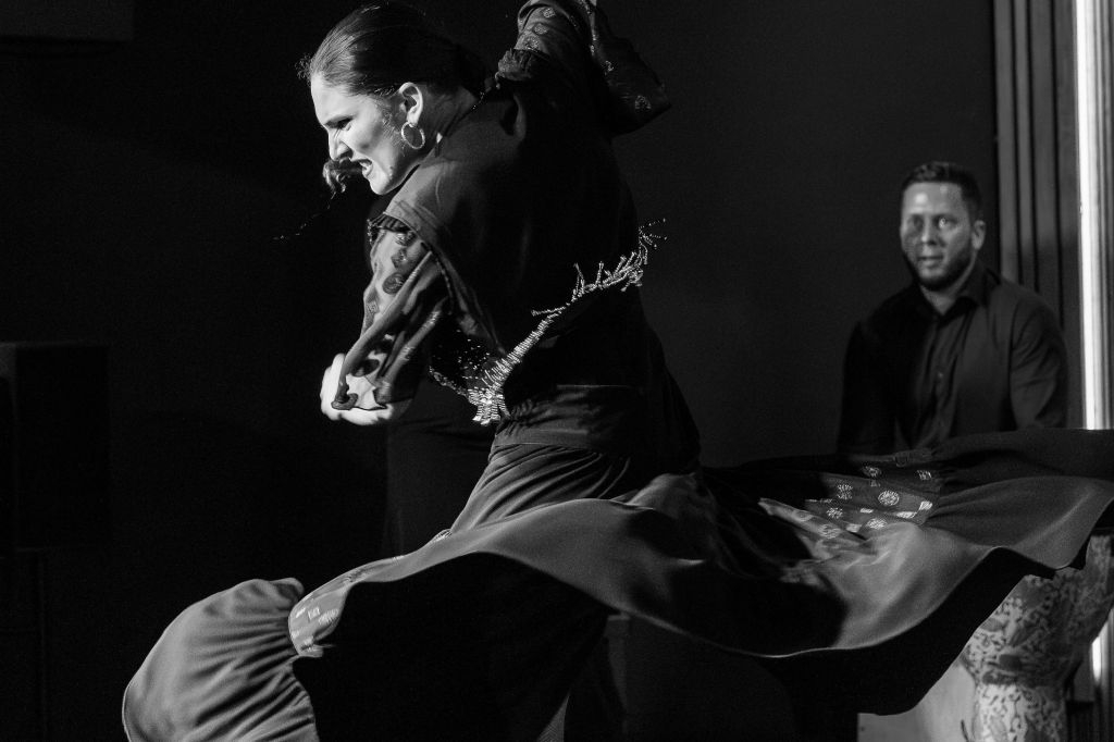 Barcelona: Guitar Trio & Flamenco Dance at Real Circulo