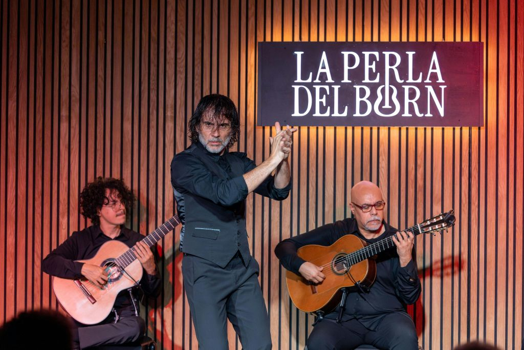 Barcelona: Guitar Trio & Flamenco Dance at Real Circulo