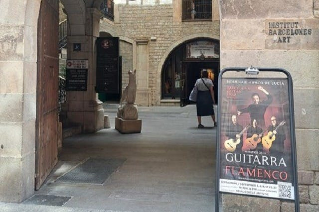 Barcelona: Guitar Trio & Flamenco Dance at Real Circulo