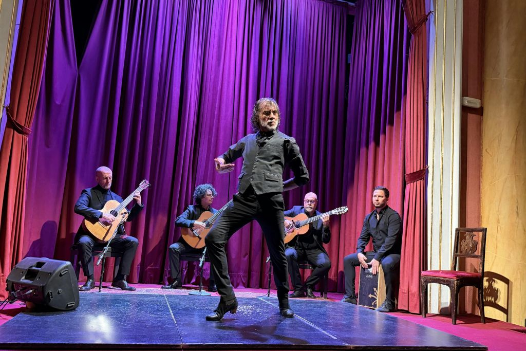 Barcelona: Guitar Trio & Flamenco Dance at Real Circulo
