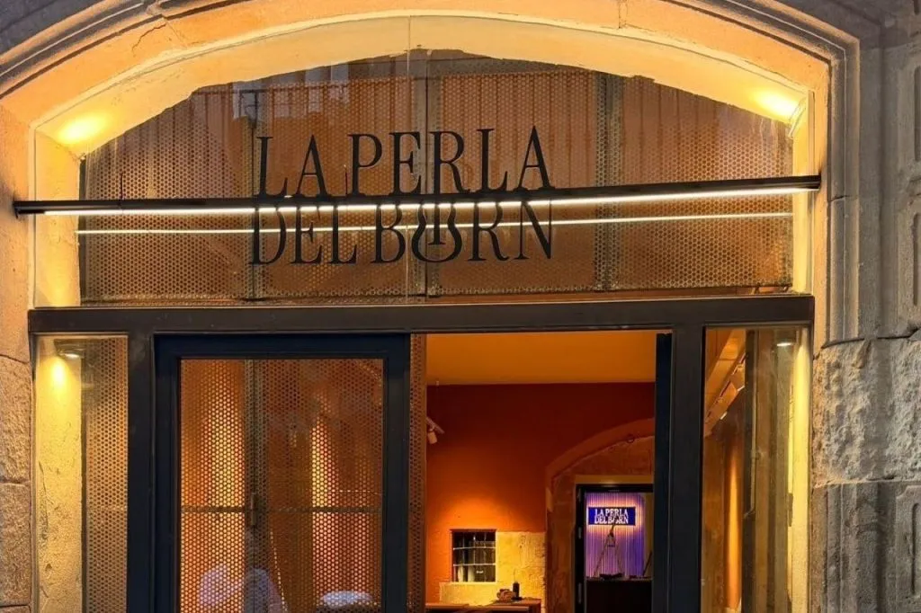 Barcelona: Guitar Trio & Flamenco Dance at Real Circulo