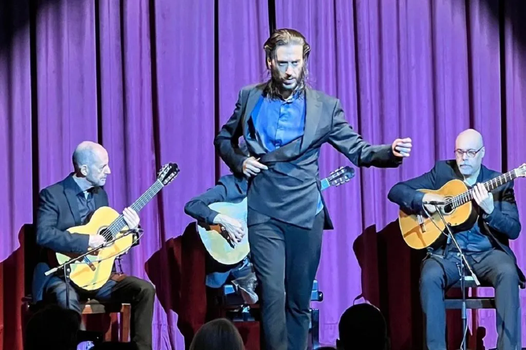 Barcelona: Guitar Trio & Flamenco Dance at Real Circulo