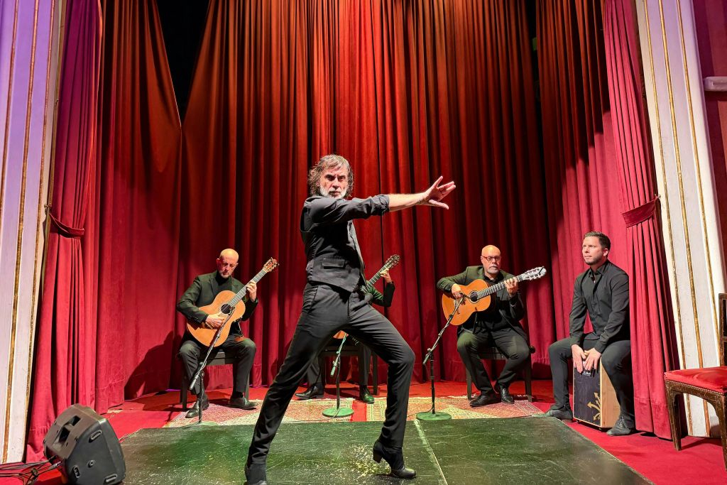 Barcelona: Guitar Trio & Flamenco Dance at Real Circulo