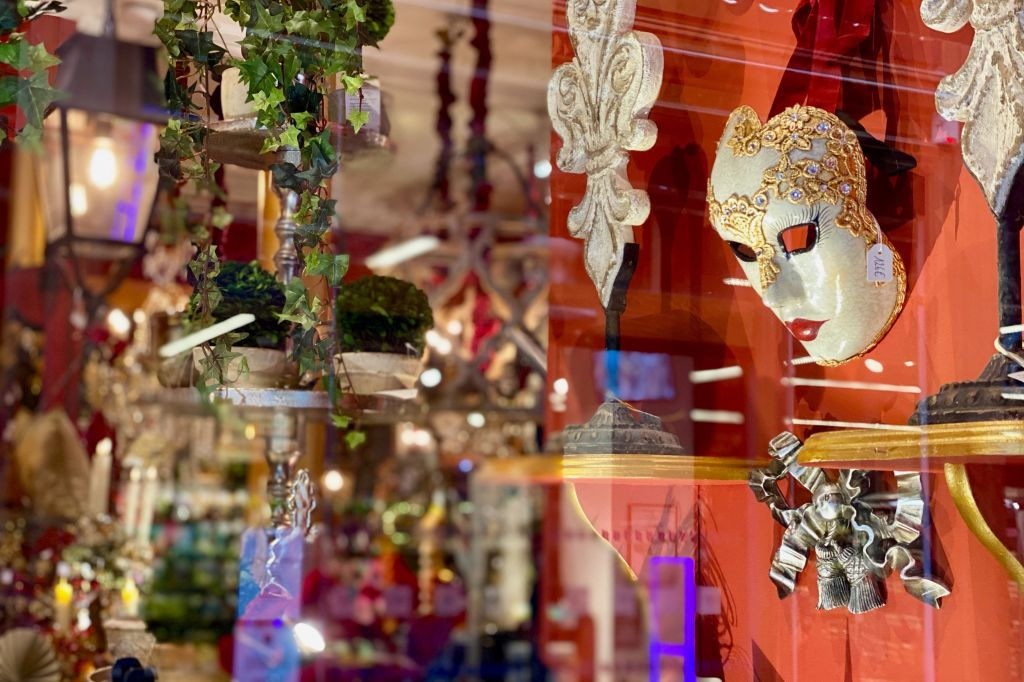 Paris : Palais Royal & Passages Couverts Smartphone Walking Tour