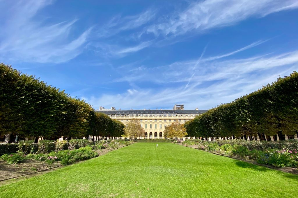 Paris : Palais Royal & Passages Couverts Smartphone Walking Tour