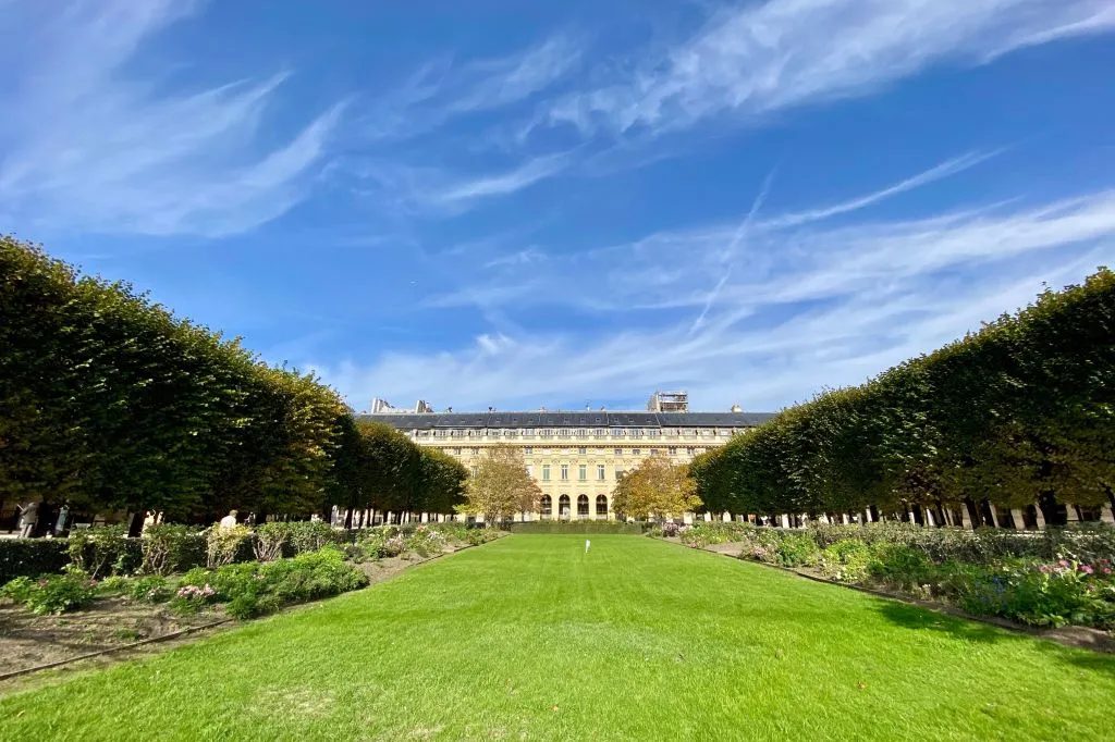 Paris : Palais Royal & Passages Couverts Smartphone Walking Tour
