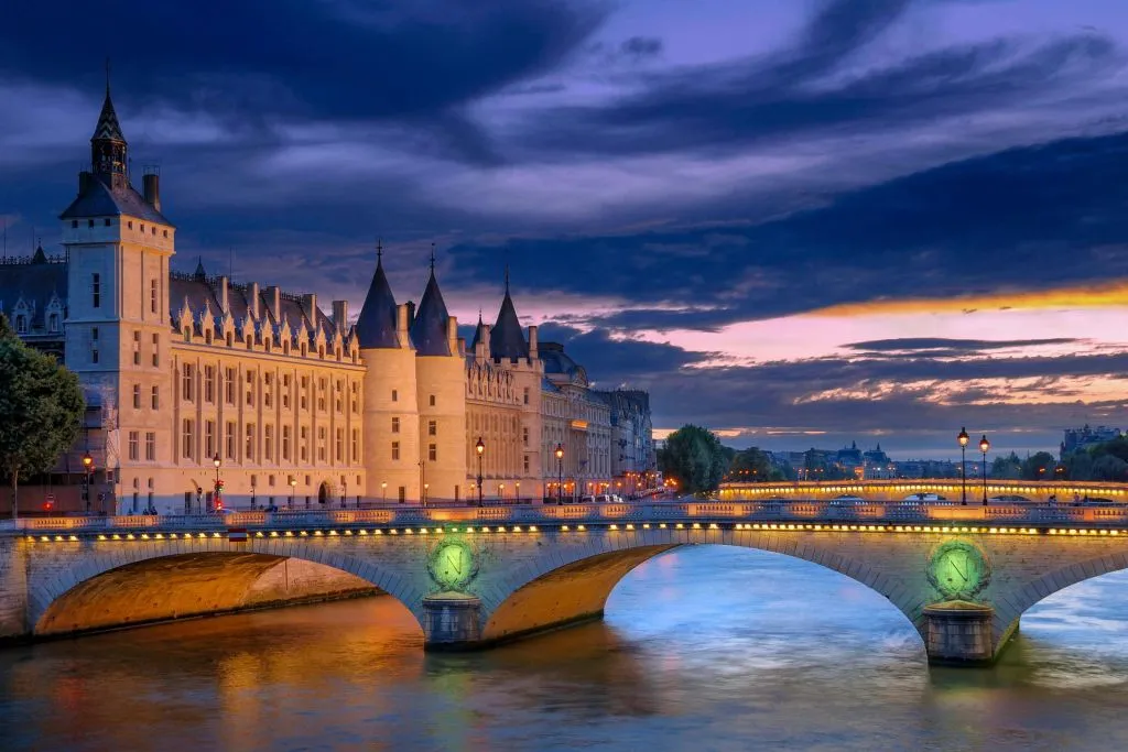 Paris: Sightseeing Tour with Audio Guide
