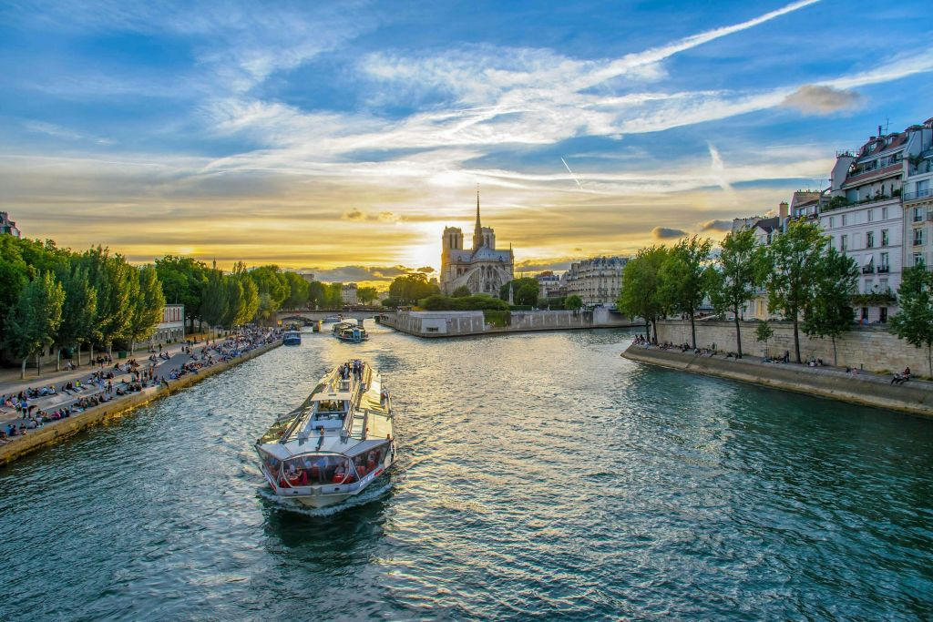 Paris: Sightseeing Tour with Audio Guide
