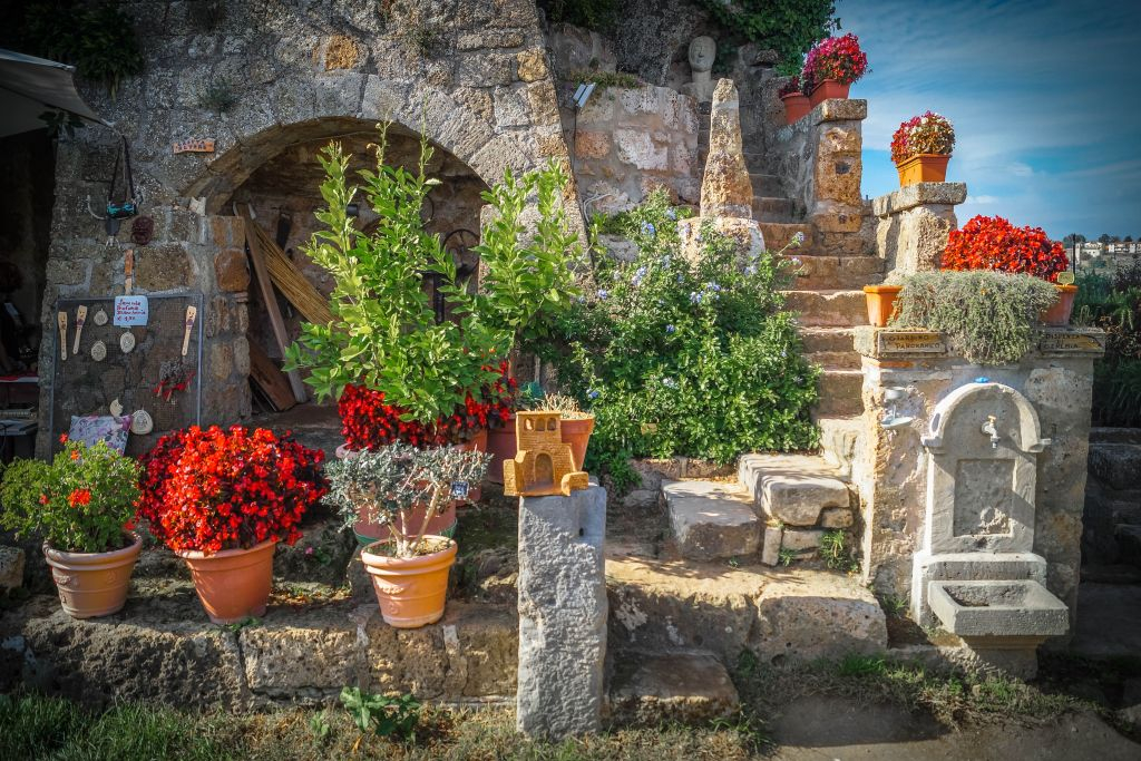 Civita di Bagnoregio, Montepulciano & Orvieto: Tour from Rome + Lunch & Wine