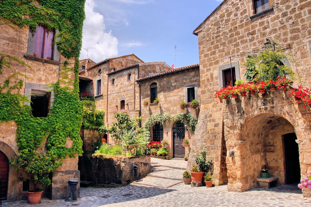 Civita di Bagnoregio, Montepulciano y Orvieto: Excursión desde Roma + Comida y Vino