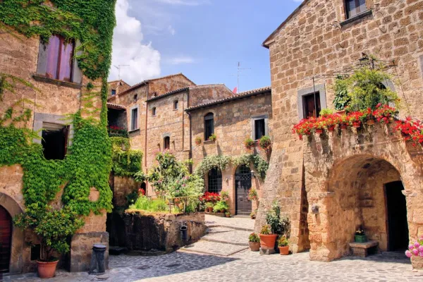 Civita di Bagnoregio, Montepulciano e Orvieto: Tour da Roma + Pranzo e Vino