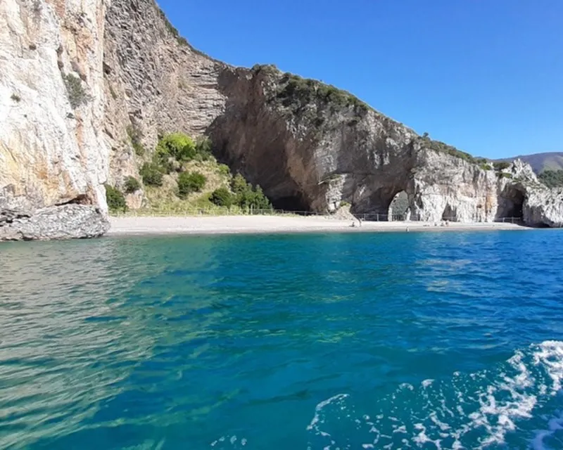 Grotte di Capo Palinuro: Escursione in Barca da Palinuro