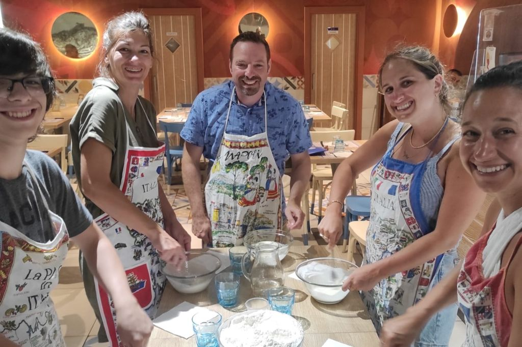 Naples: Small-Group Pizza-Making Experience