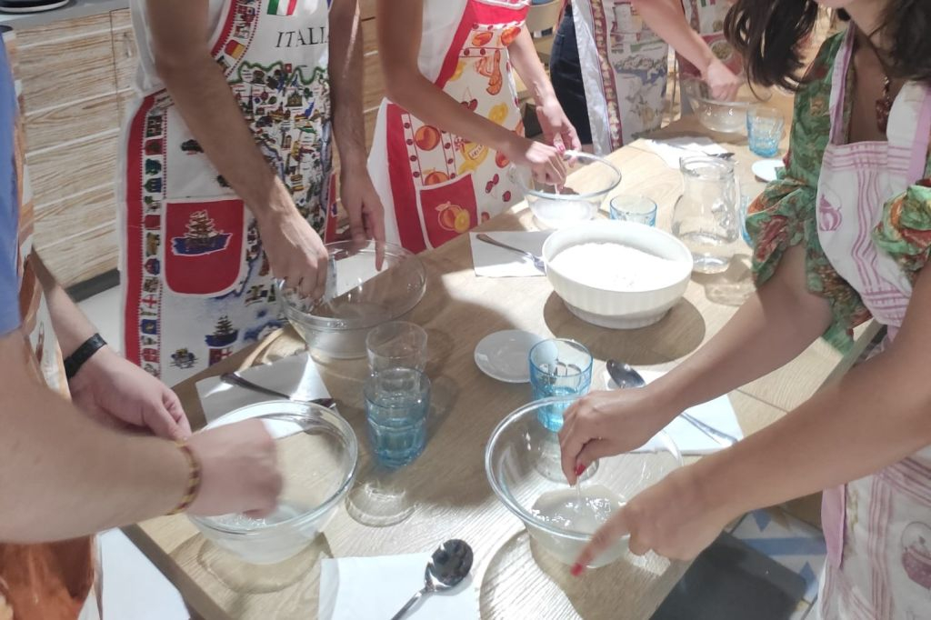 Naples: Small-Group Pizza-Making Experience