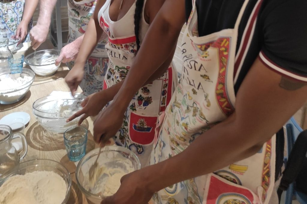 Naples: Small-Group Pizza-Making Experience