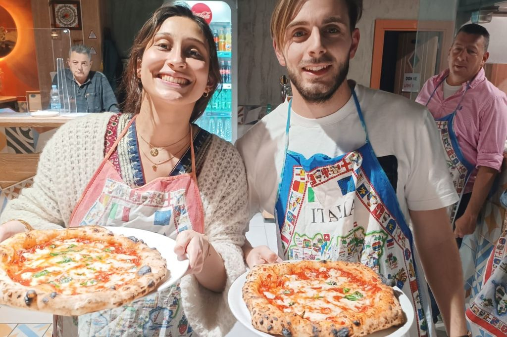 Naples: Small-Group Pizza-Making Experience