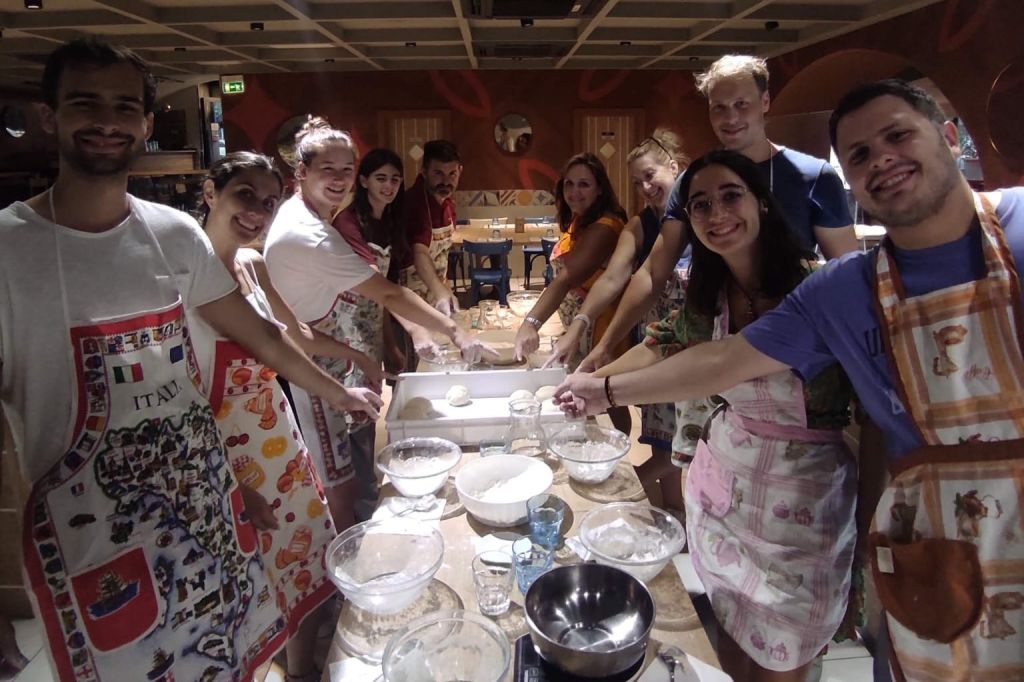 Naples: Small-Group Pizza-Making Experience