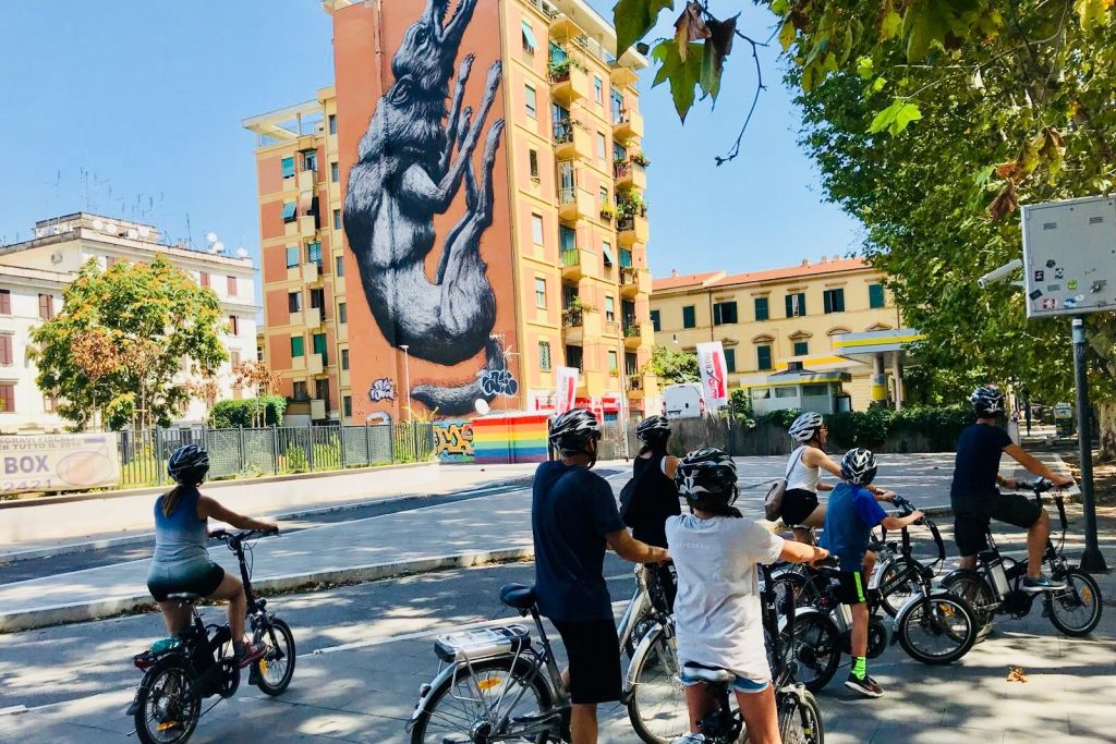Roma: Visita de la ciudad en bicicleta eléctrica y comida callejera