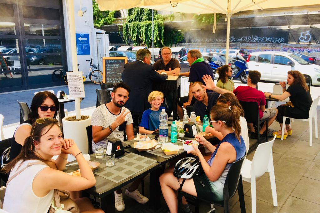 Roma: Visita de la ciudad en bicicleta eléctrica y comida callejera