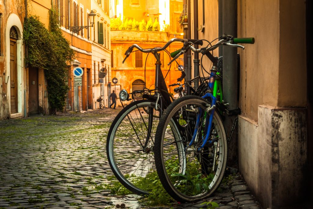 Roma: Visita de la ciudad en bicicleta eléctrica y comida callejera