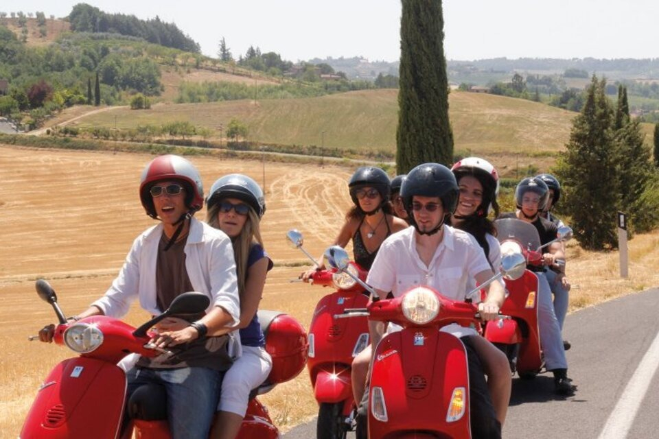 Chianti : Tour panoramique en Vespa + tickets de dégustation de vin
