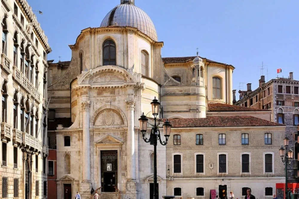 Venice: Legends & Ghosts Walking Tour in Cannareggio