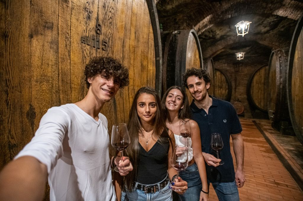 Montepulciano: Roundtrip Guided Tour of Two Wine Estates + Wine & Food Tasting