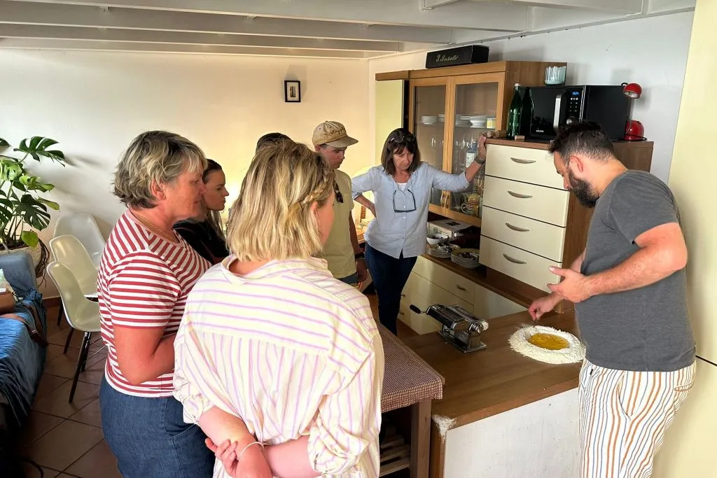 Un'autentica lezione di cucina italiana in un loft milanese