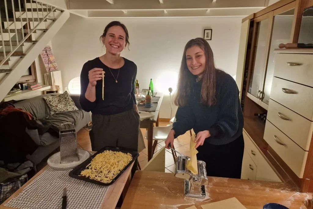 Un'autentica lezione di cucina italiana in un loft milanese