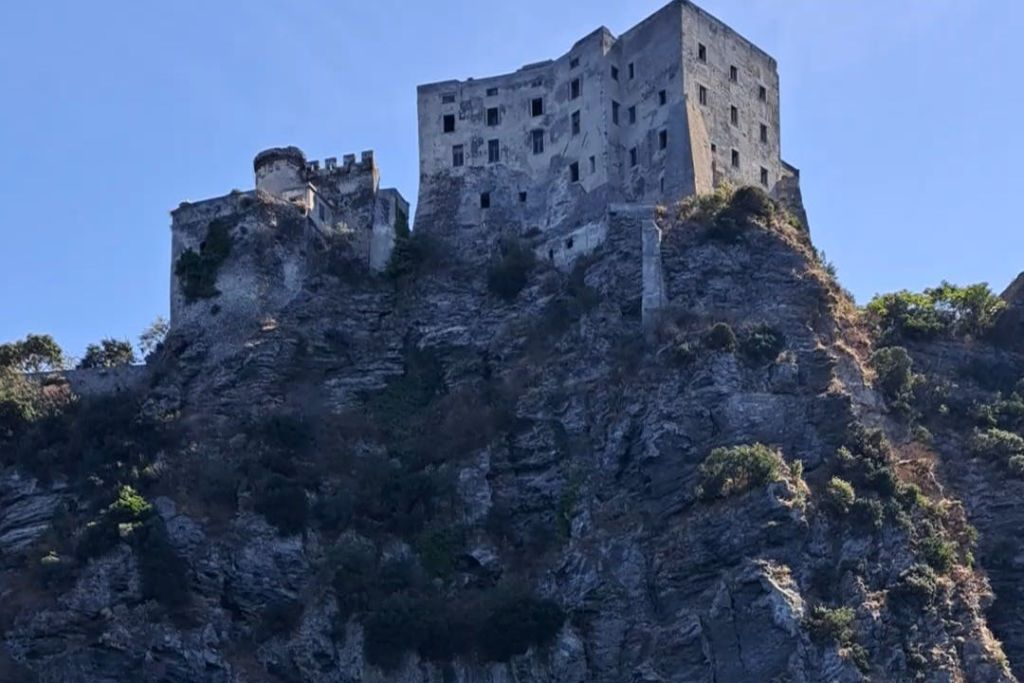 Day Cruise to Discover Ischia With Lunch