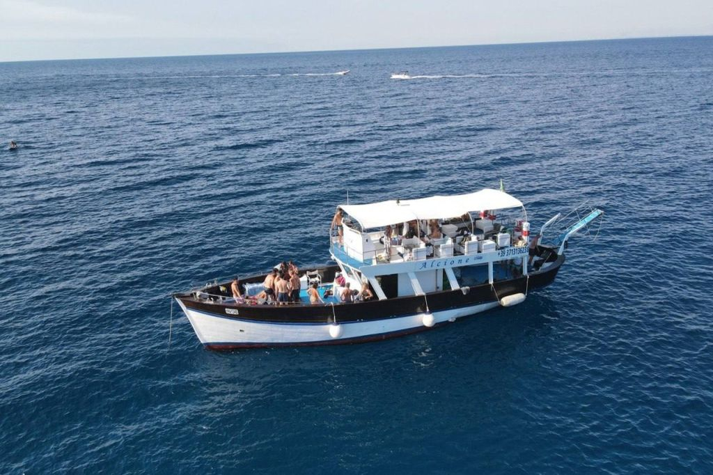 Day Cruise to Discover Ischia With Lunch