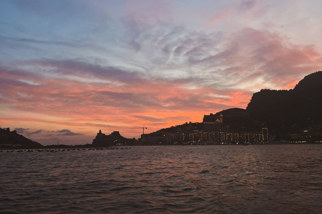 Cinque Terre: Passeio de barco ao pôr do sol para pequenos grupos