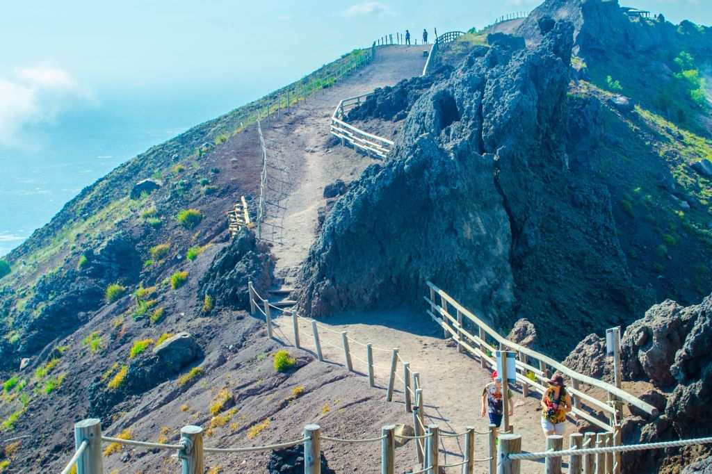 Vesuvius National Park: Entry Ticket + Transport